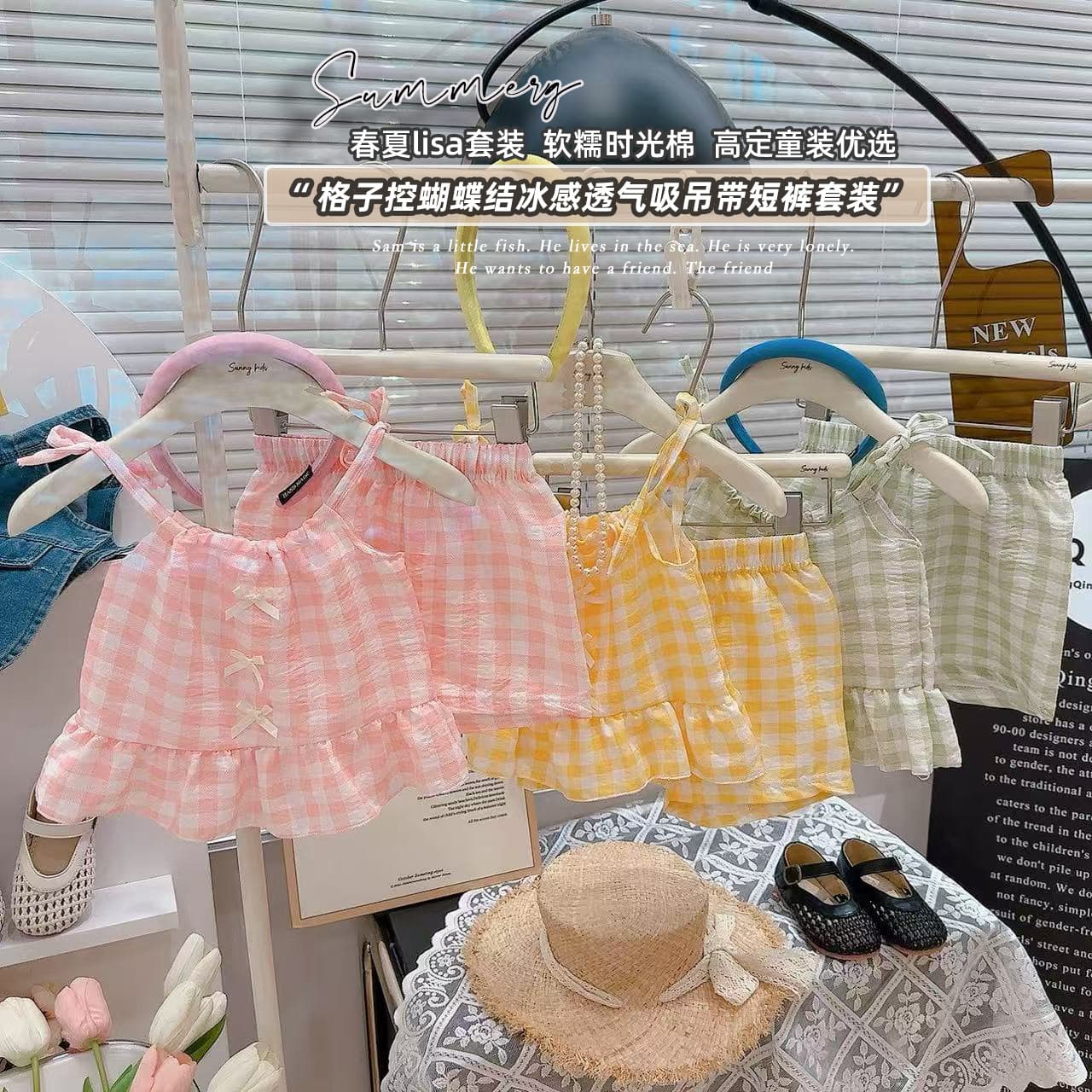 Summer export two-piece plaid halter top set for girls, stylish plaid vest and skirt, trendy and popular online.