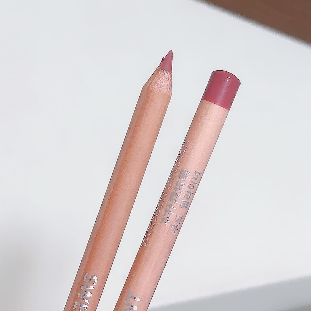 SWEETMINT Wooden Lip Liner Waterproof Long-Lasting Non-Fading Matte Lip Pencil Nude 3D Lip Liner
