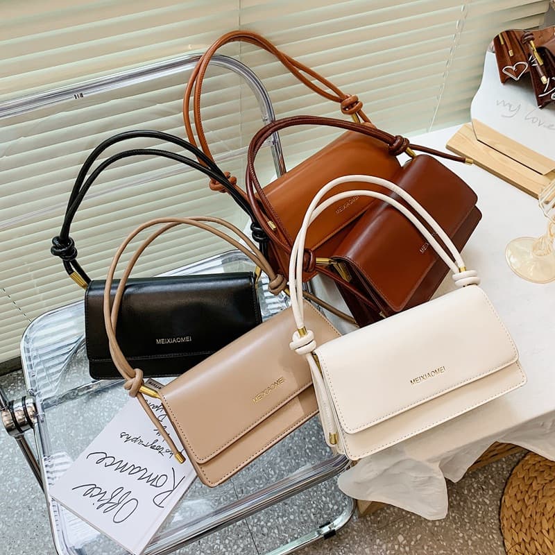 Underarm Baguette Bag for Women 2023 New French Style Small Fashion Shoulder Crossbody Versatile Chain Bag Small Square Bag