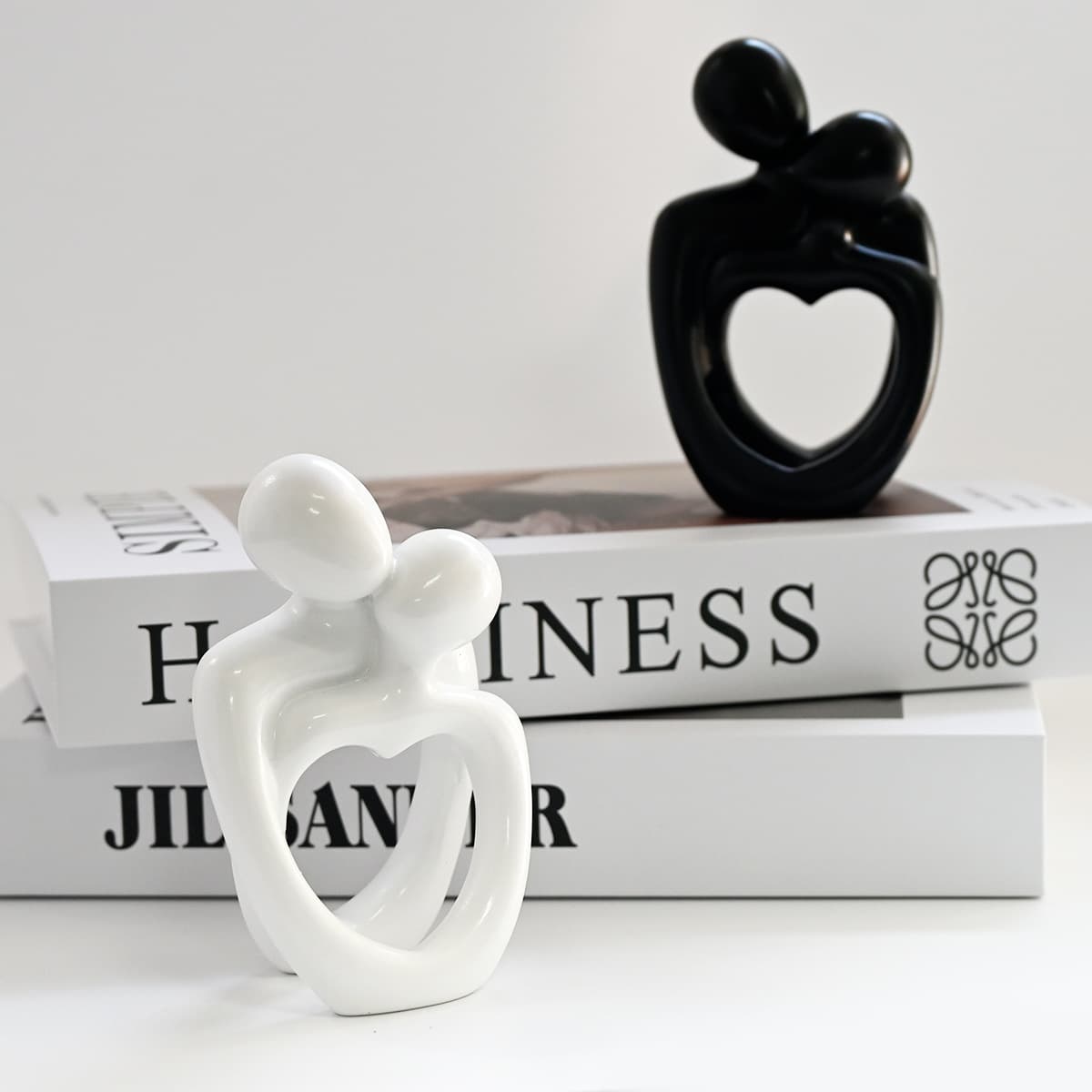 Cross-Border Amazon Same Style Art Abstract Sculpture Ornaments Bedroom Decoration Couple Hugging Sculpture Desktop Resin Products