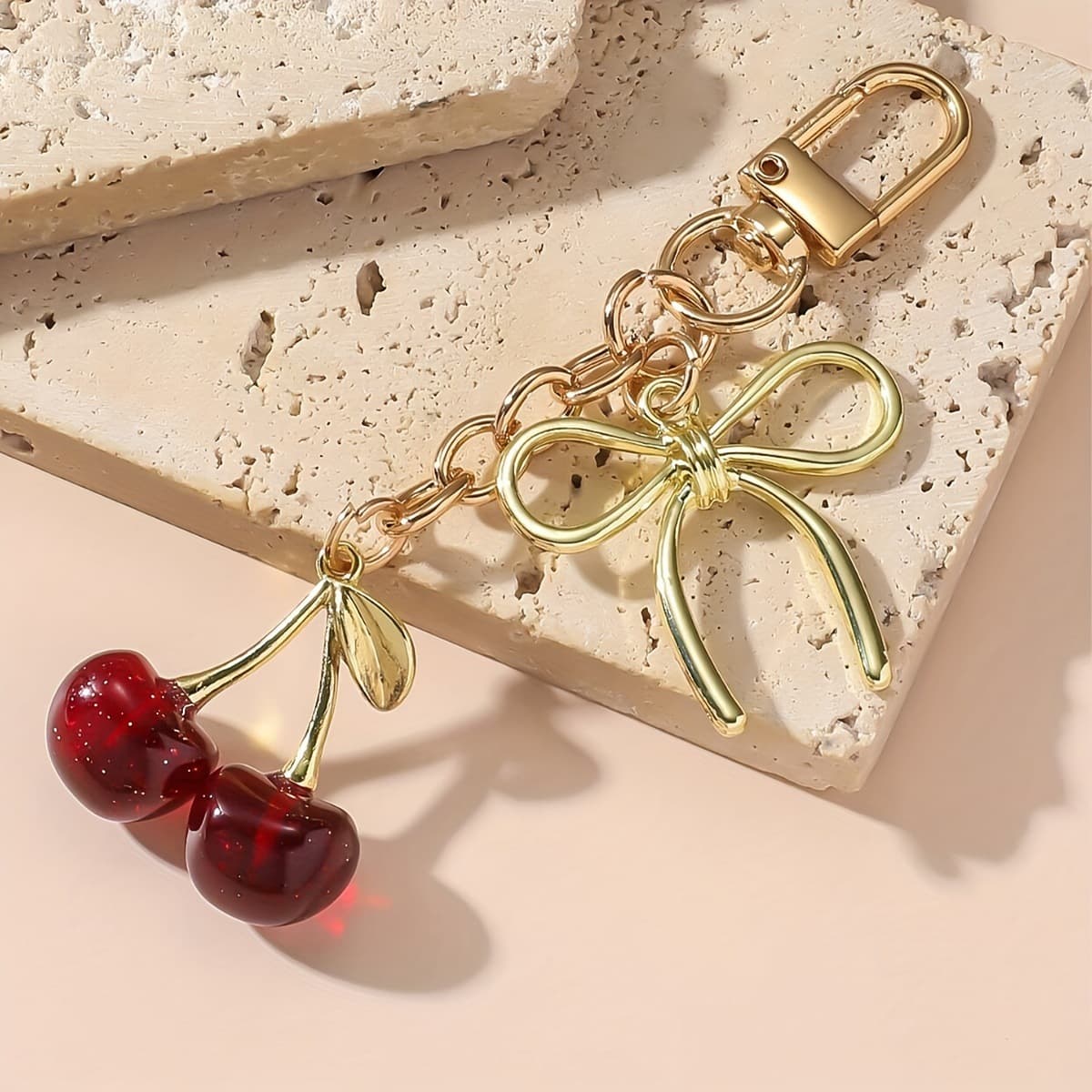 European and American jewelry simulated crystal cherry keychain bag pendant bow pendant design fruit keychain