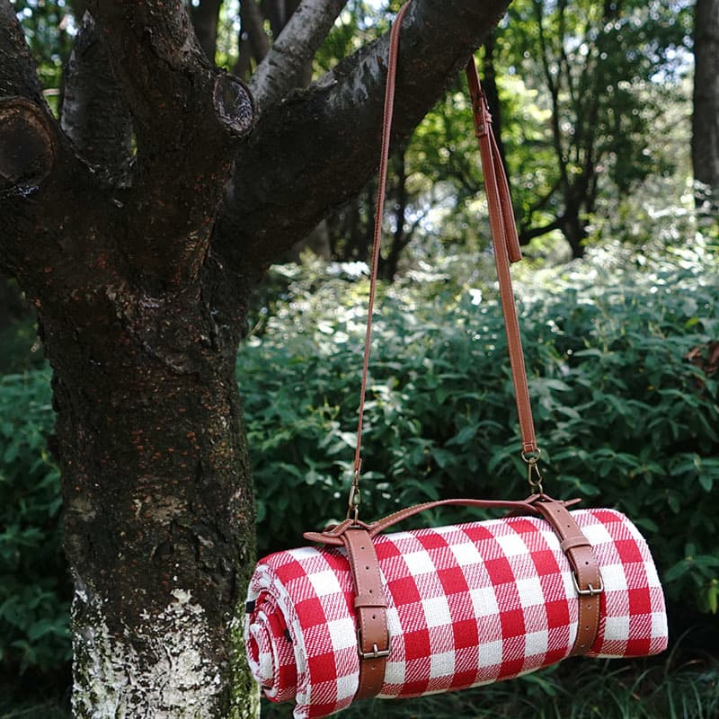 Outdoor shoulder strap for moisture-proof pad binding, portable travel blanket tie strap, leather yoga mat handle packaging carry handle