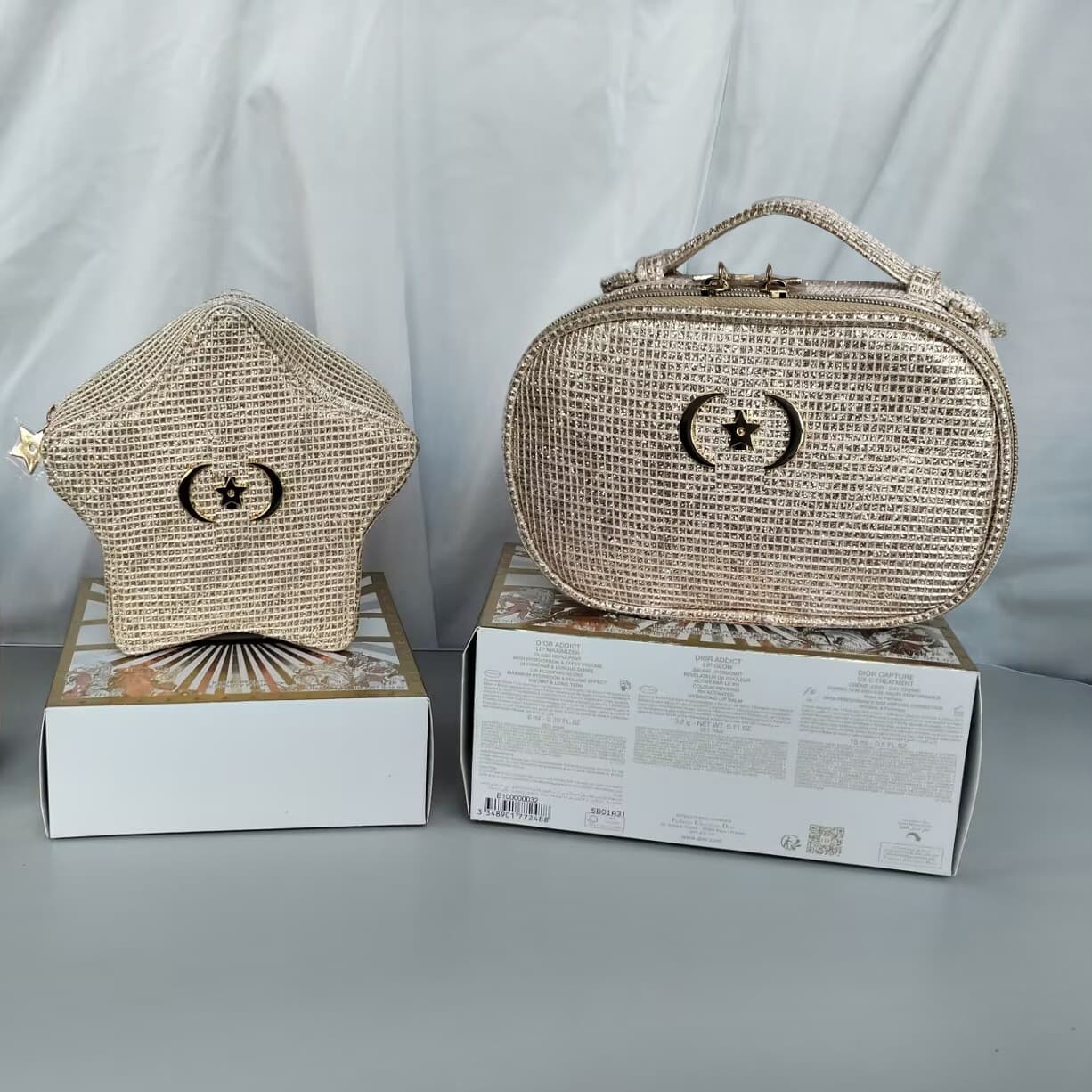 The new perfume bag set disassembles the white space cotton super soft portable cosmetic storage bag cosmetic bag