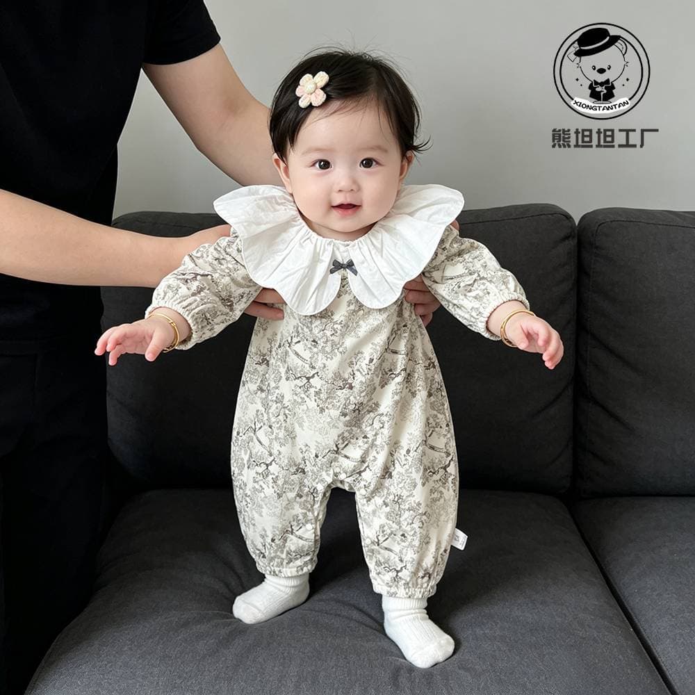 New baby girl spring and autumn clothing 2026 baby onesies women's outer wear small month old baby clothes baby girl outing clothes