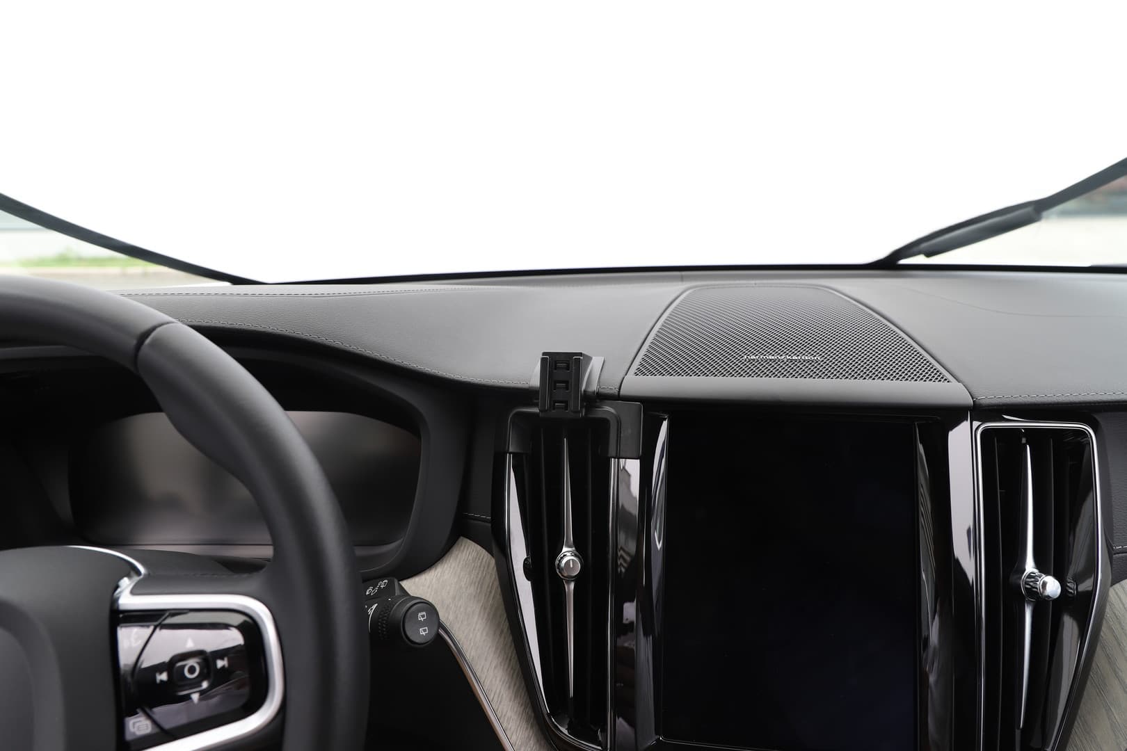 Factory Direct Supply Car Phone Mount Air Vent Navigation Base for Volvo