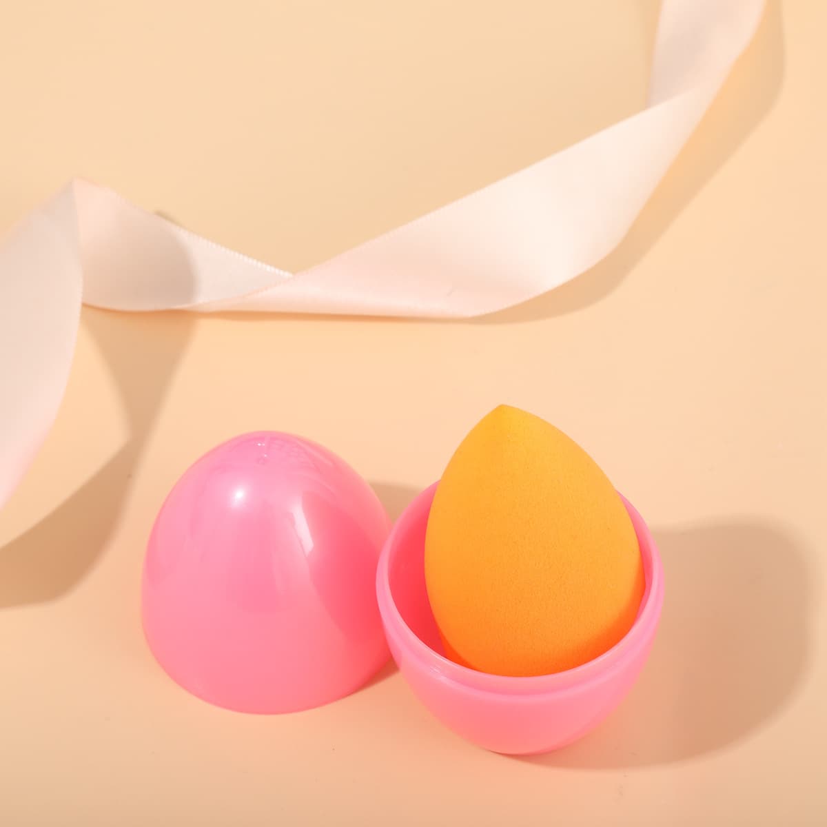 Factory direct sales of inverted hook beauty eggshell dustproof hanging rope portable storage box wholesale beauty tool empty box