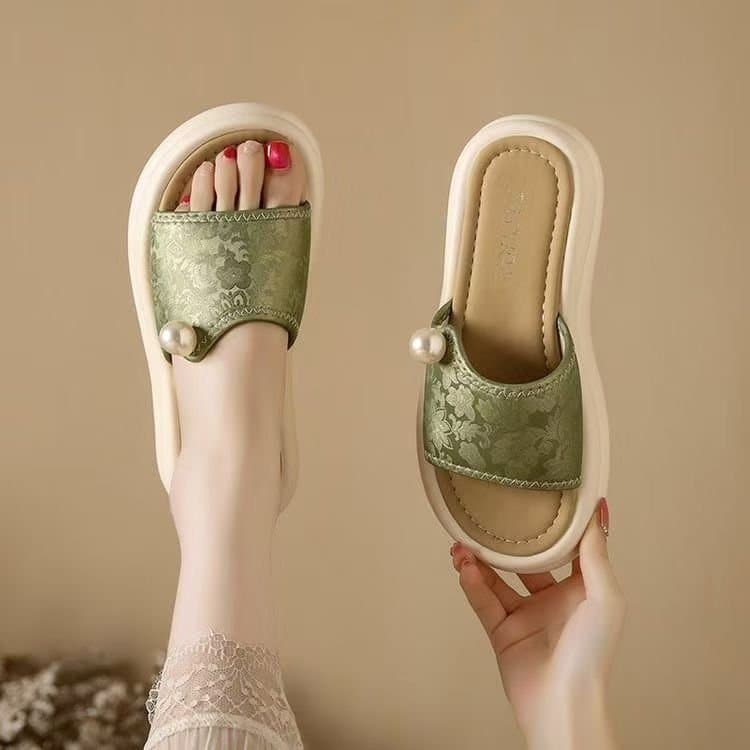 Thick-Soled New Chinese-Style Slip-On Sandals for Women, 2026 New Summer Fashion, Stylish Soft-Soled Vacation Beach Sandals