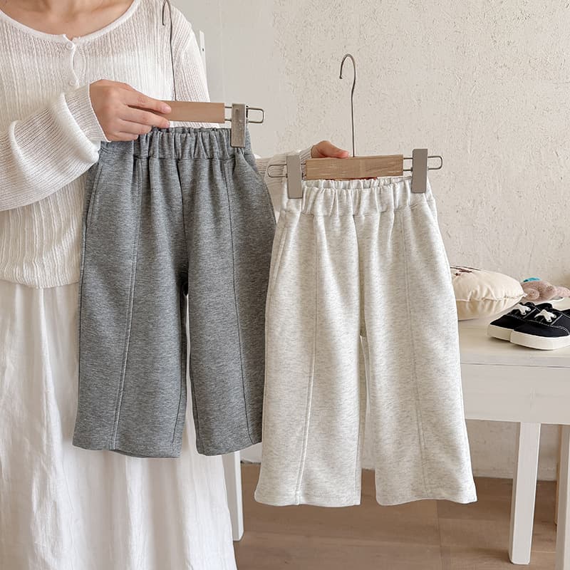 Kids Korean Style Loose Wide-Leg Shorts Summer Cotton Casual Pants for Boys and Girls Baby Home or Outdoor Wear Versatile