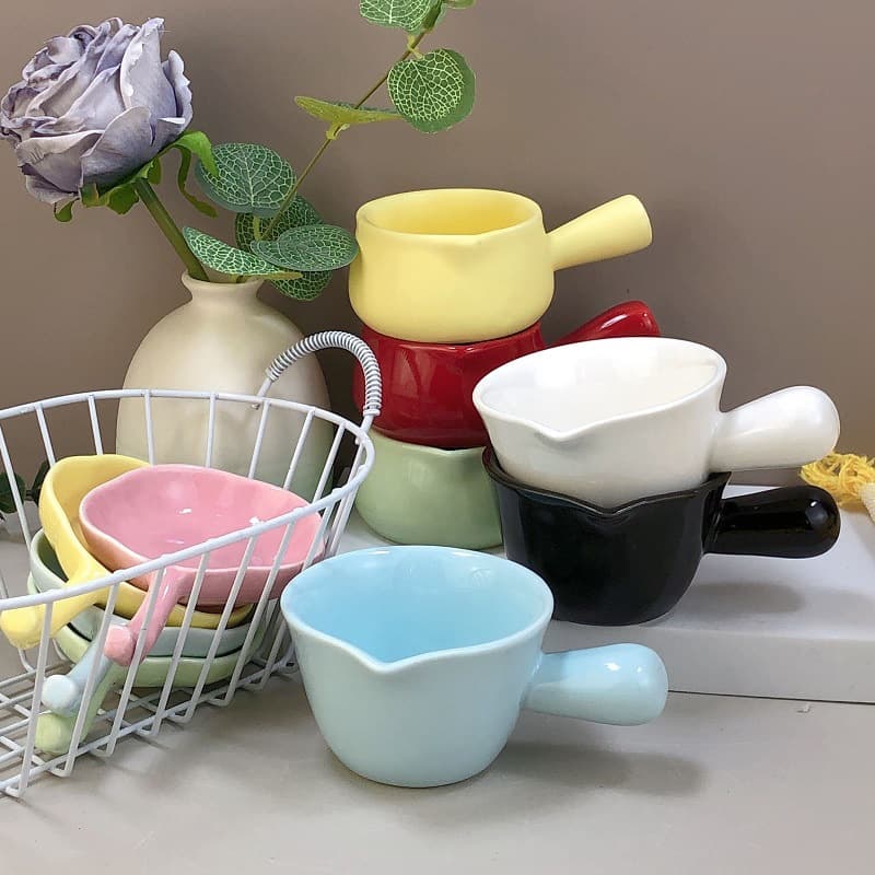 Ceramic milk jug with handle and spout, small household saucepan, condiment dispenser, sauce maker, espresso flask, milk jug, ounce/cup