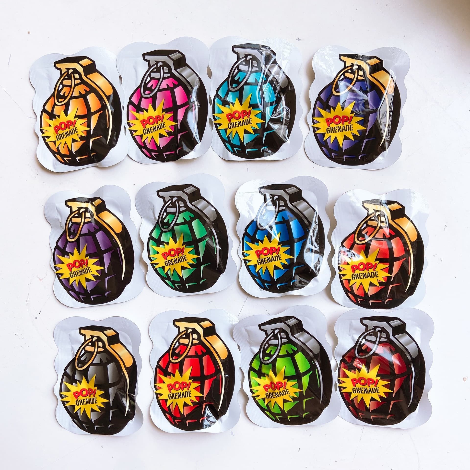 Small Color Thunder Mini Bang Bags Self-Inflating Balloons 3D 4-Color Prank Shock Grenade Shape Stress Relief Creative
