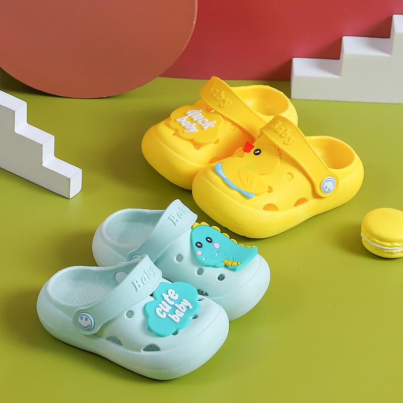 Children's clogs, closed-toe slippers, boys' and girls' breathable, non-slip, cute, lightweight, soft-soled beach sandals