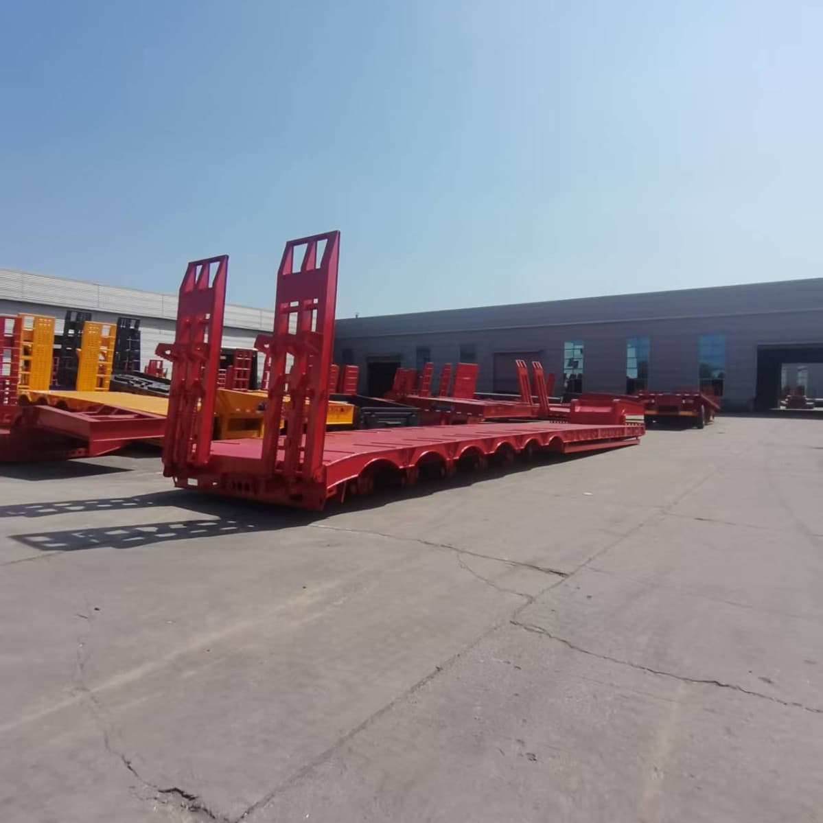 16-meter wide goose head low-bed semi-trailer, four-axle low-bed semi-trailer, excavator plate transport vehicle price