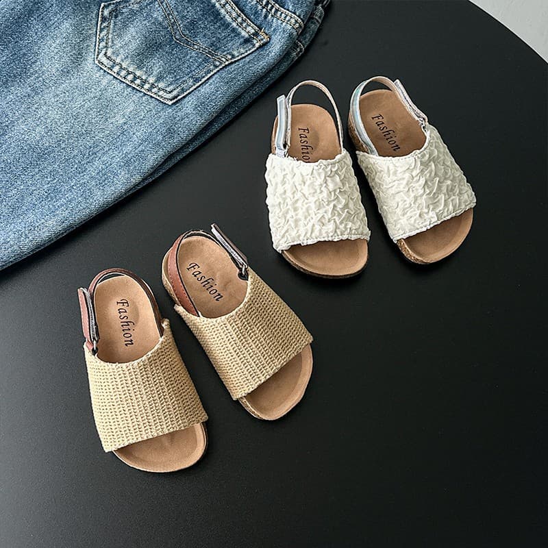 Baby Girl Sandals 2026 New Summer Retro Velcro Beach Shoes Girls Kindergarten Ultra-Light Woven Sandals