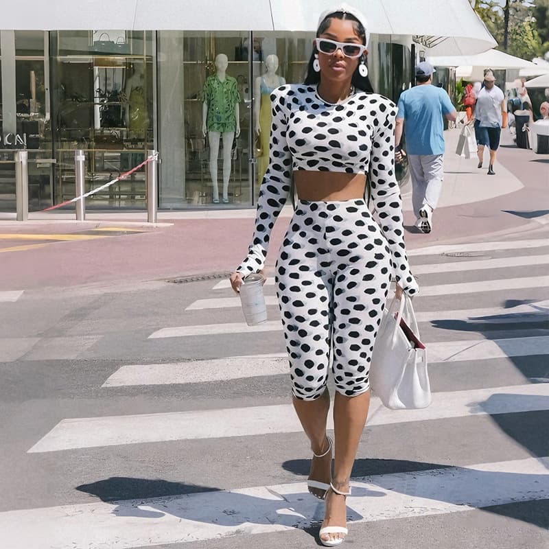 2026 European and American Summer New Women's Short Long-Sleeve Top with Polka Dot Print and Fitted Capri Pants Set