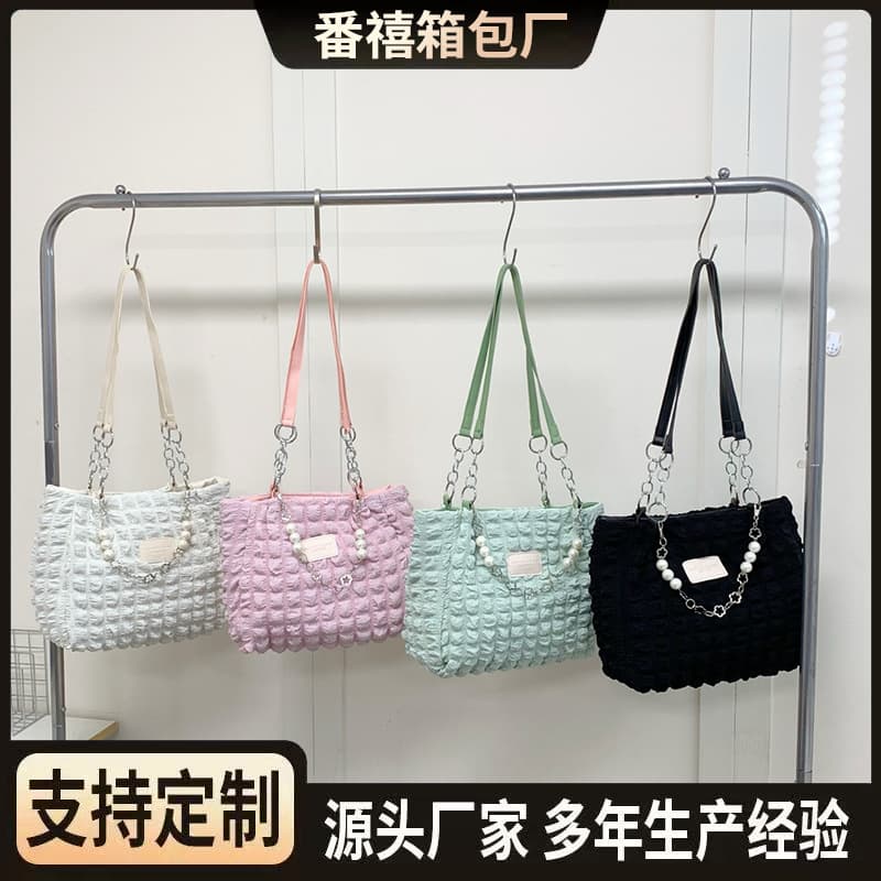 Large-Capacity Bag 2025 Autumn and Winter New Style Bag Women's Popular Pleated Bubble Shoulder Bag Student Casual Tote Bag