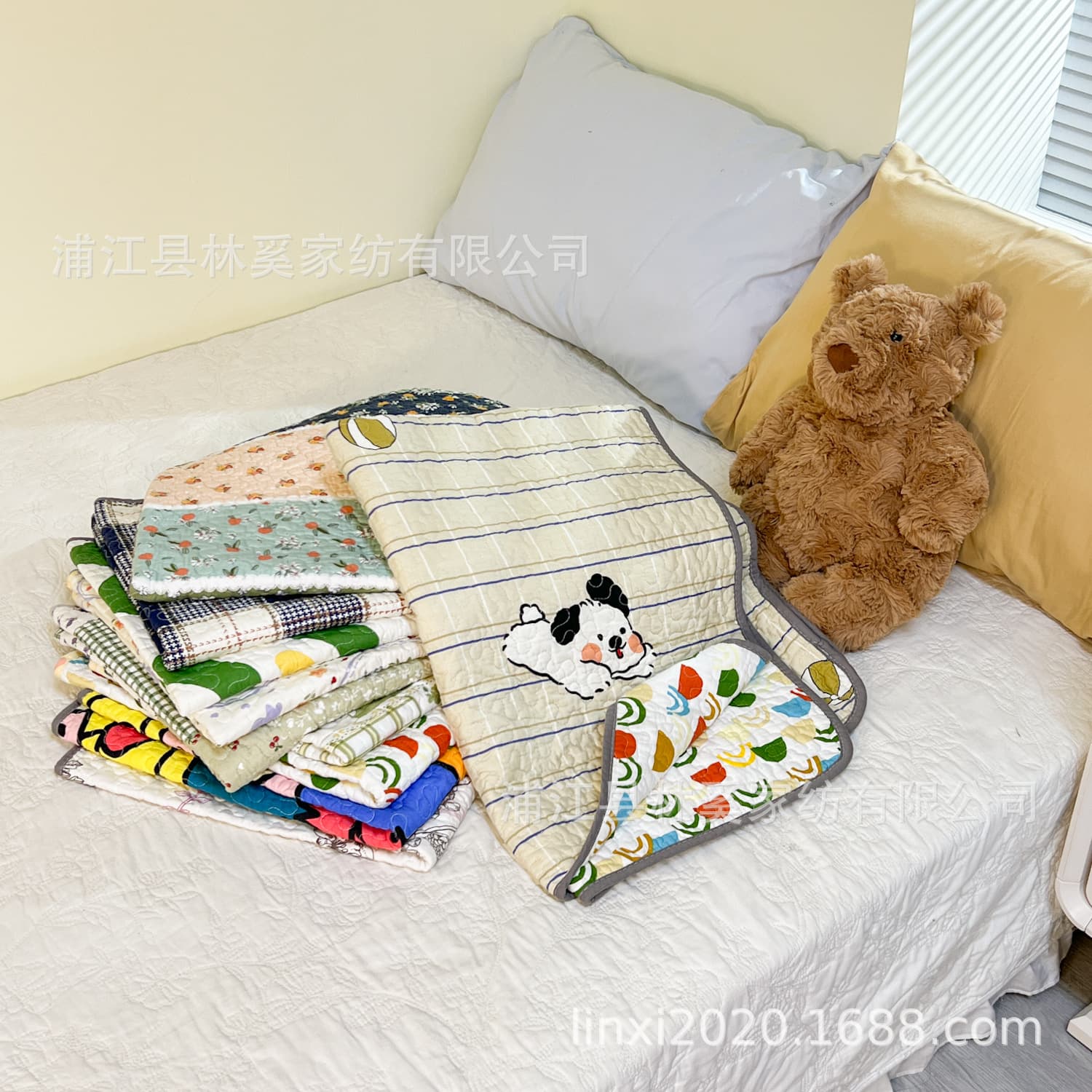 Pure cotton, machine washable, reversible quilted menstrual pad, non-slip period pad, baby mattress pad, elderly care pad. Drop shipping available.