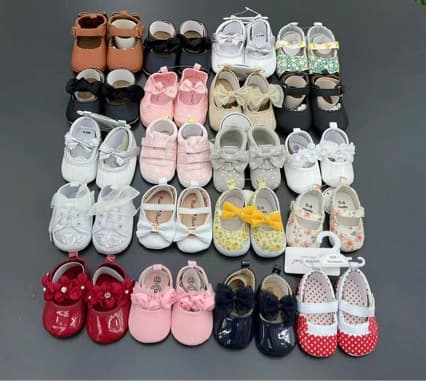Assorted baby shoes, shipped randomly