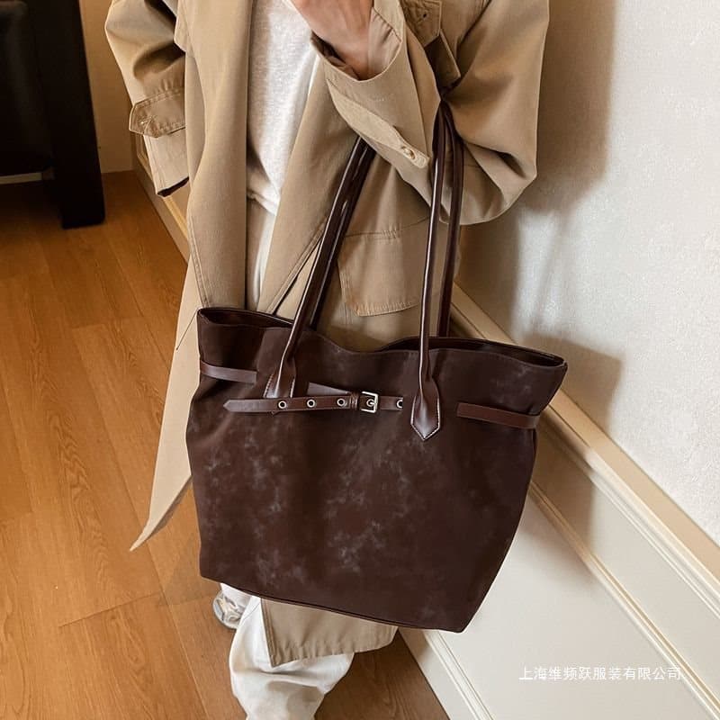 Retro Women's Underarm Bag, 2025 New Super Popular Versatile Handheld Bag, Niche Design Commuter Tote Bag