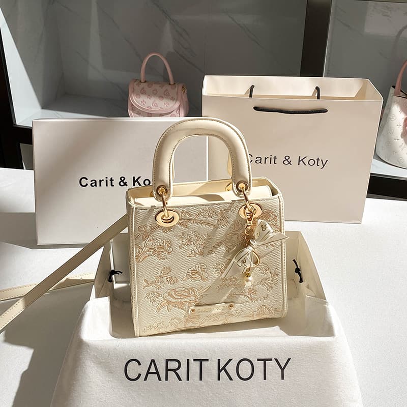 Dropshipping Chinese-Style Heavy Embroidery Diana Bag 2025 New High-End Handbag Wholesale