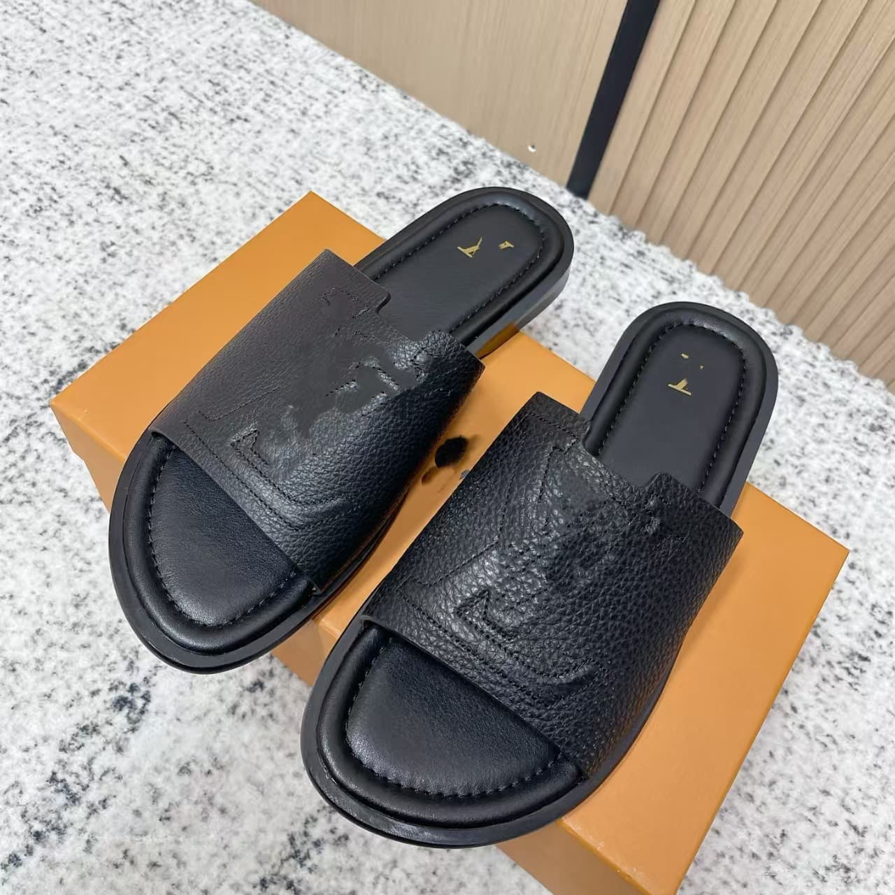 2026 Spring/Summer New Genuine Leather European Casual Beach Sandals Slippers Outdoor Men's Soft Sole Shoes Cross-border