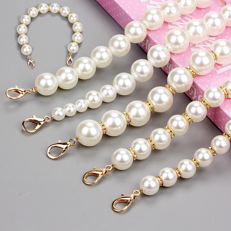 High-gloss polished pearl chain for handbags, tote bags, phone charms, pearl accessories, beaded details.