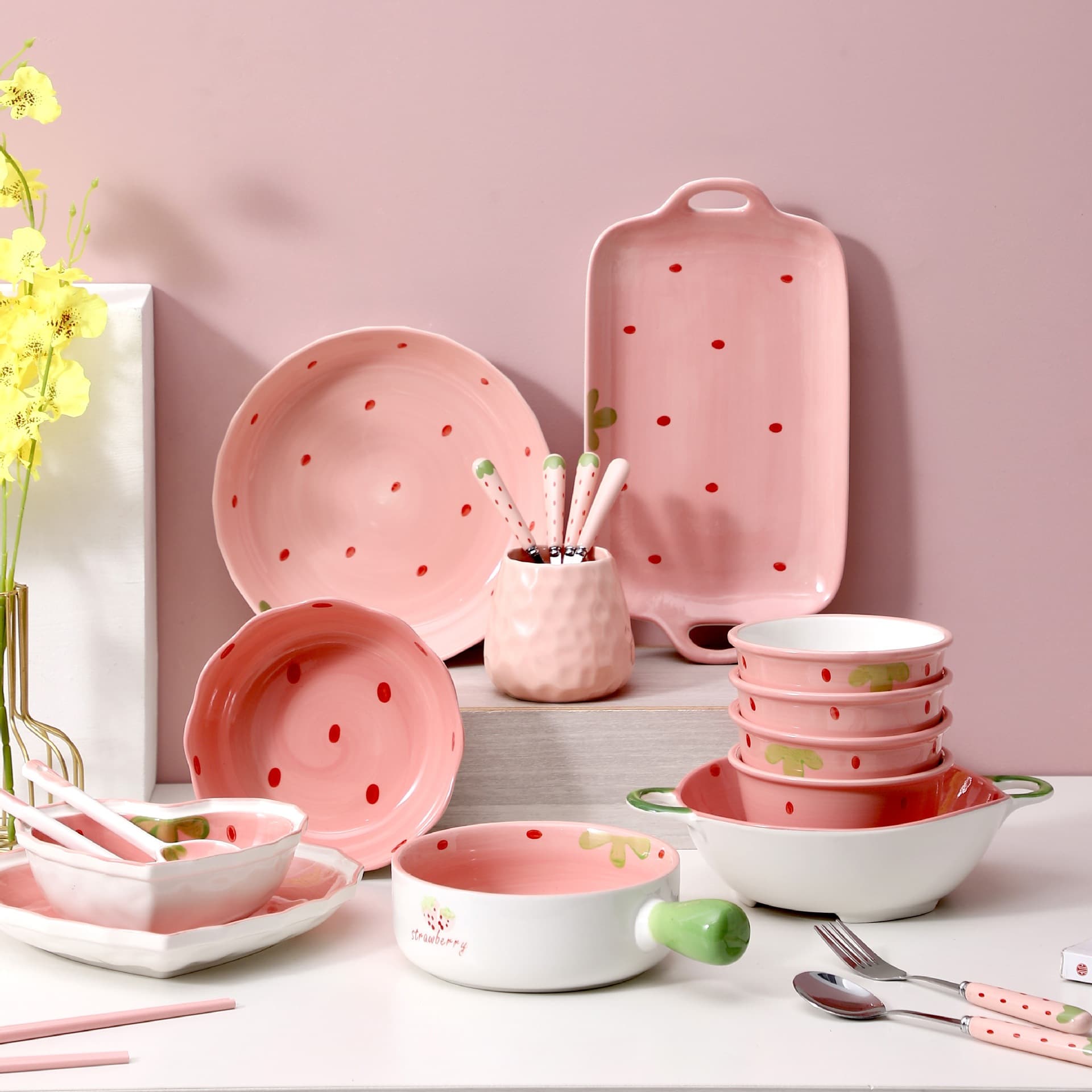 Strawberry Bowl and Plate Set for Home, Premium New Ins Style Heart-Shaped Bowls, Plates, Chopsticks and Dishes Combination, Ceramic Wholesale
