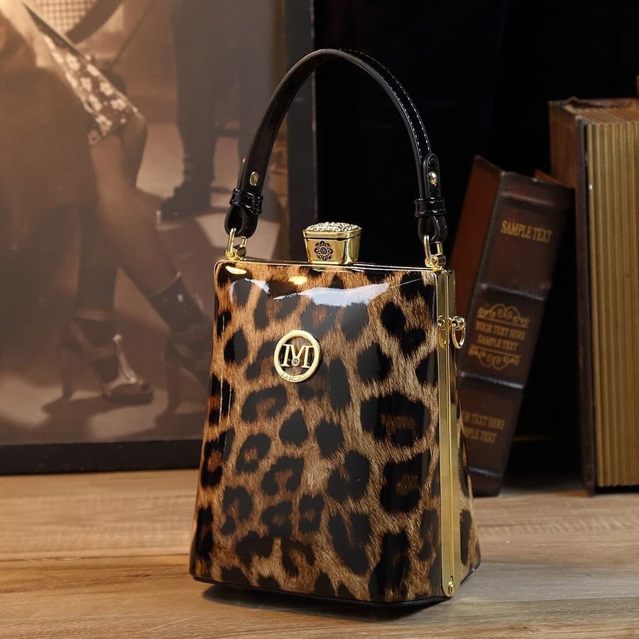 European and American Street Style Vertical Small Handbag Phone Bag Patent Leather Shiny Single Shoulder Crossbody Bag Versatile Leopard Print