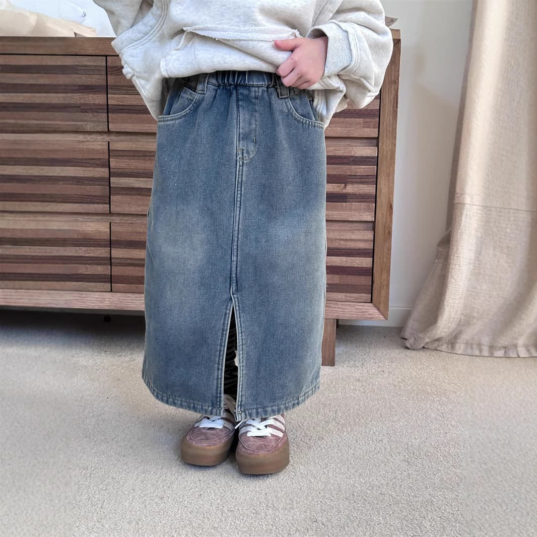 2025 Winter New Korean Style Girl's Retro Denim Skirt Baby Girl Distressed Versatile Fleece-Lined Skirt Fashion