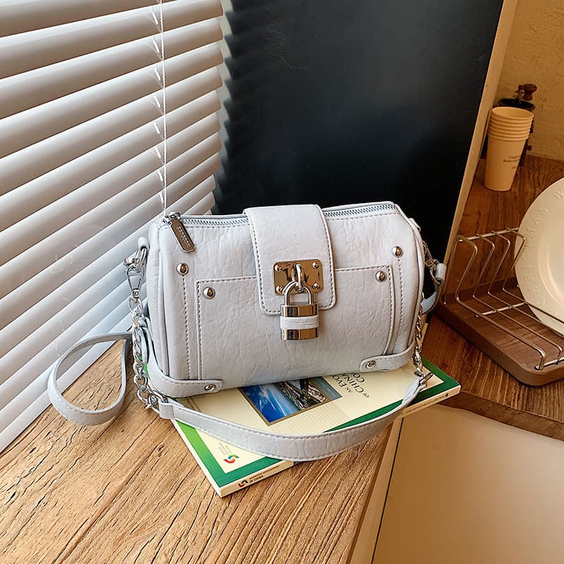 2025 New Flap Bag, Versatile Retro Crossbody Bag, Armpit Commuting, Western Style, Shoulder Bag, Handbag