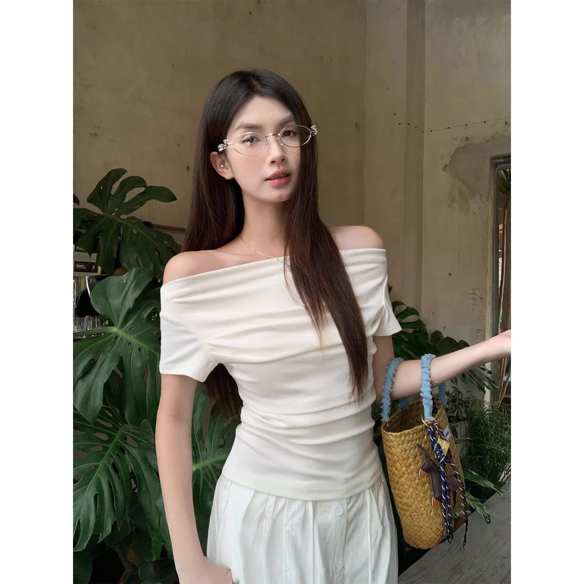 Off-Shoulder White Knit Short-Sleeve Top for Women, Summer New Style, Sexy Slanted Shoulder, Fitted Cropped Top