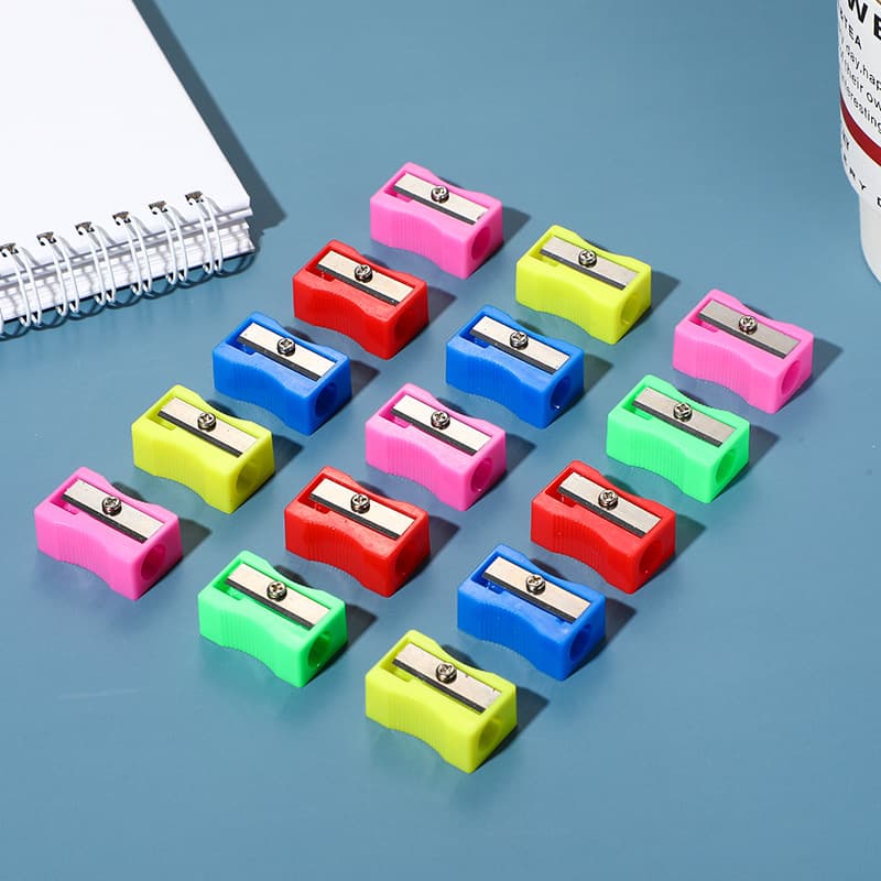 Mini single-hole small cube pencil sharpener colorful cute children's elementary student sharpener stationery wholesale