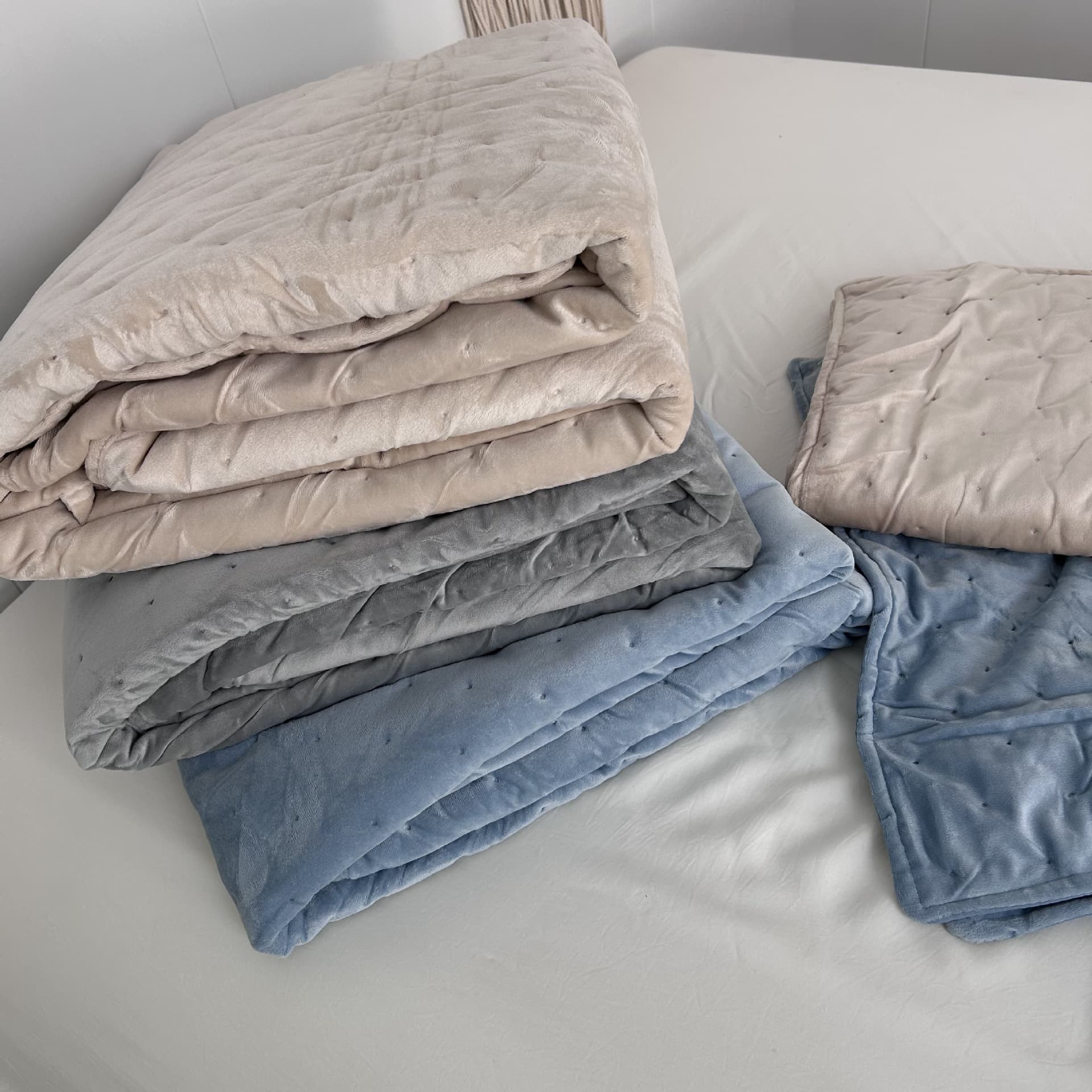 Overseas Export American Style Ultrasonic Quilted Velvet Bed Cover 3-Piece Set Thick Bed Sheet Pillowcase, Can Be Used as Bedspread or Blanket for Home