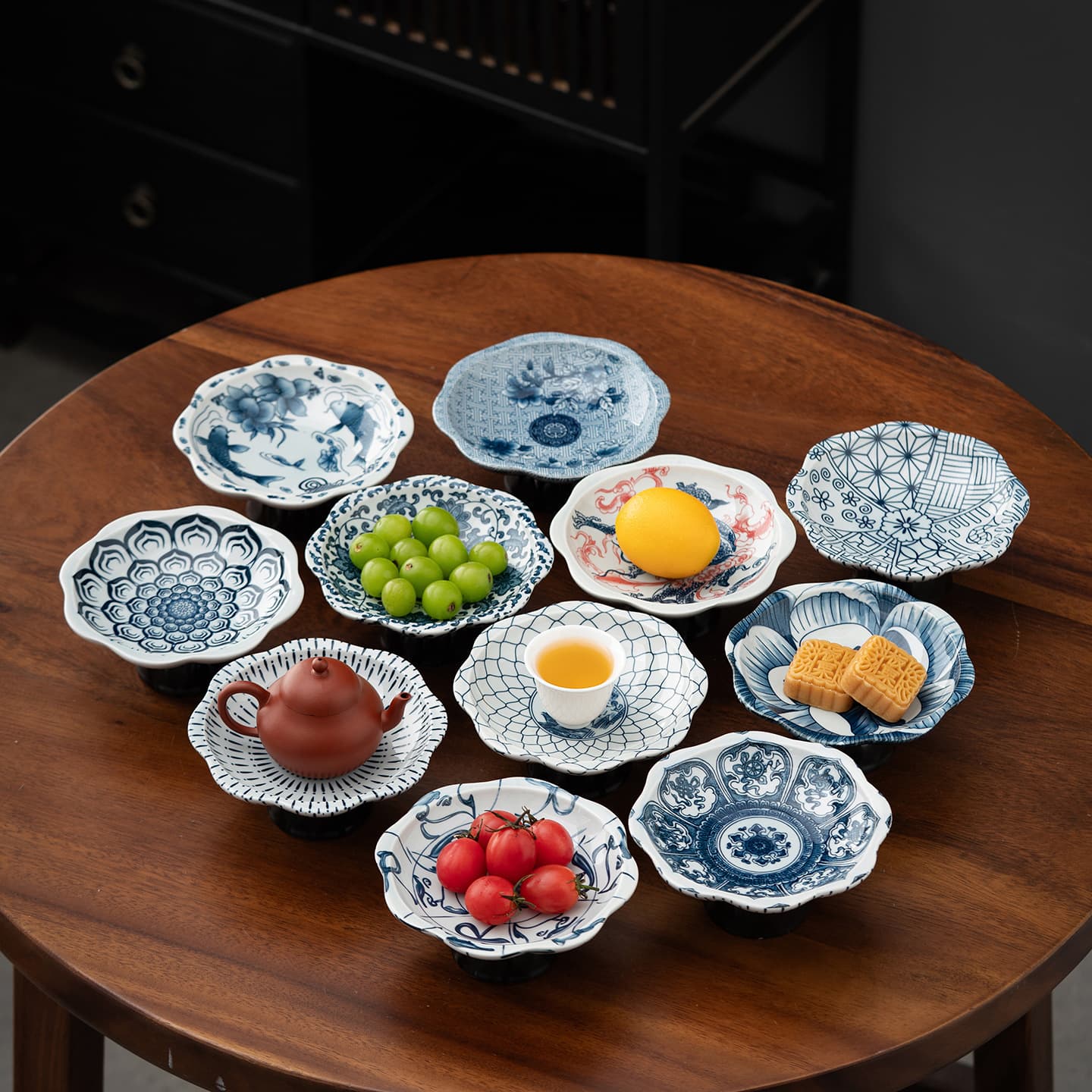 Ceramic high-legged fruit plate blue and white plate ceramic Zen living room Chinese-style small fruit plate ornaments tea tray melon seed supply plate