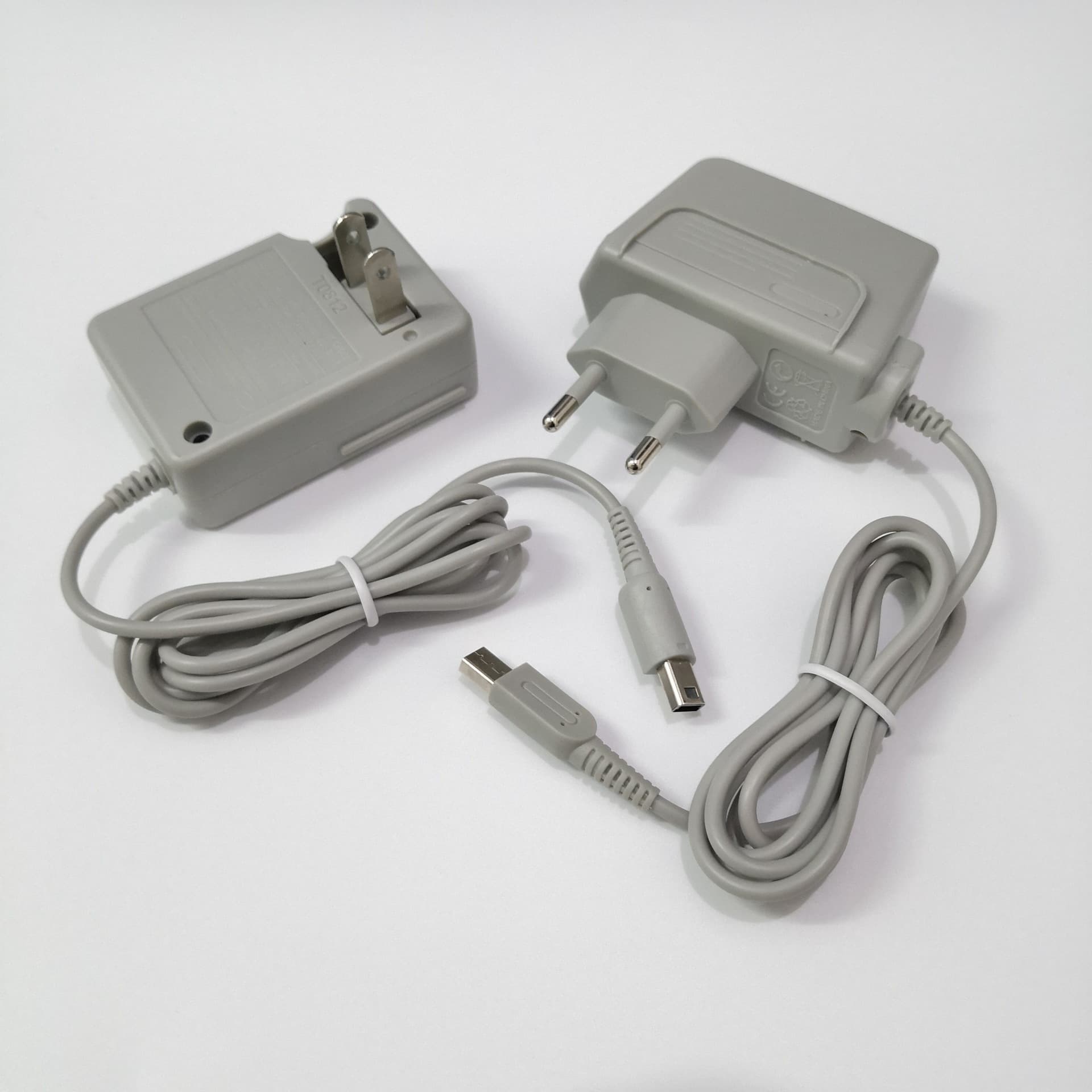 Suitable for 2DS/NDSI/3DS/NDSI LL/3DS LL host universal Fire Bull 3DS Fire Bull charger