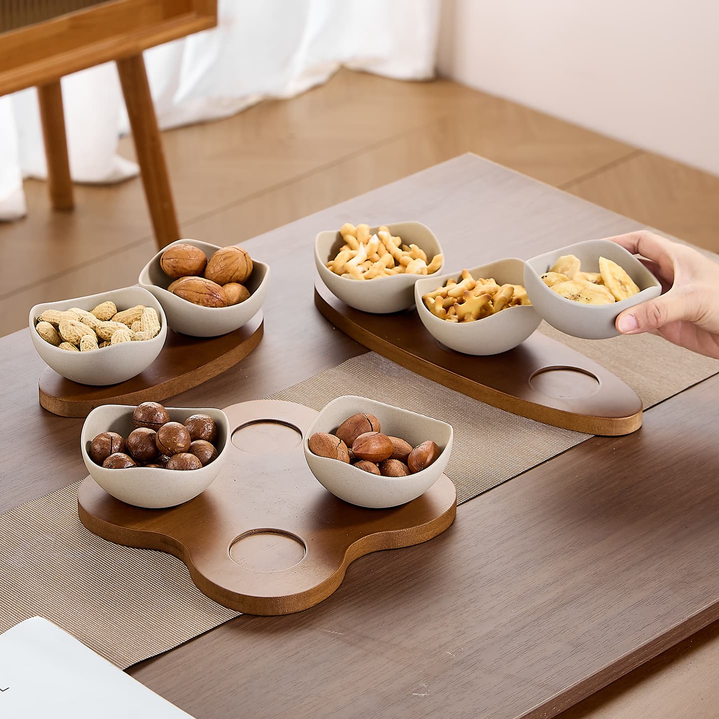 Japanese Vintage Rustic Ceramic Snack Plate, Home Living Room Tea Snack Tray for Nuts, Candies, and Dried Fruits
