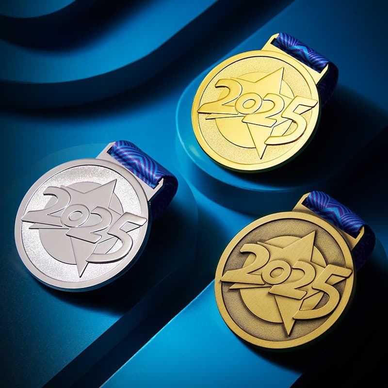 High-end sports medals, marathon gold medals, new 2025 children's award badges, gold, silver, and bronze metal plaques