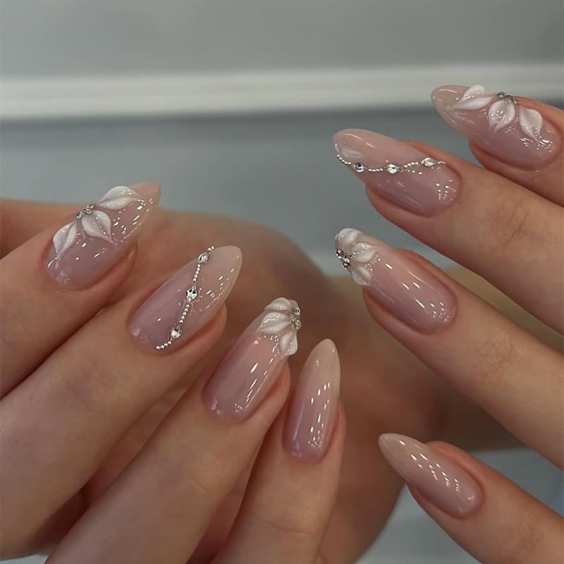 Cross-border Short Wearable Cat Eye Almond Nail Tips Ins Sweet Strawberry Nail Art Press-on Nails Wholesale