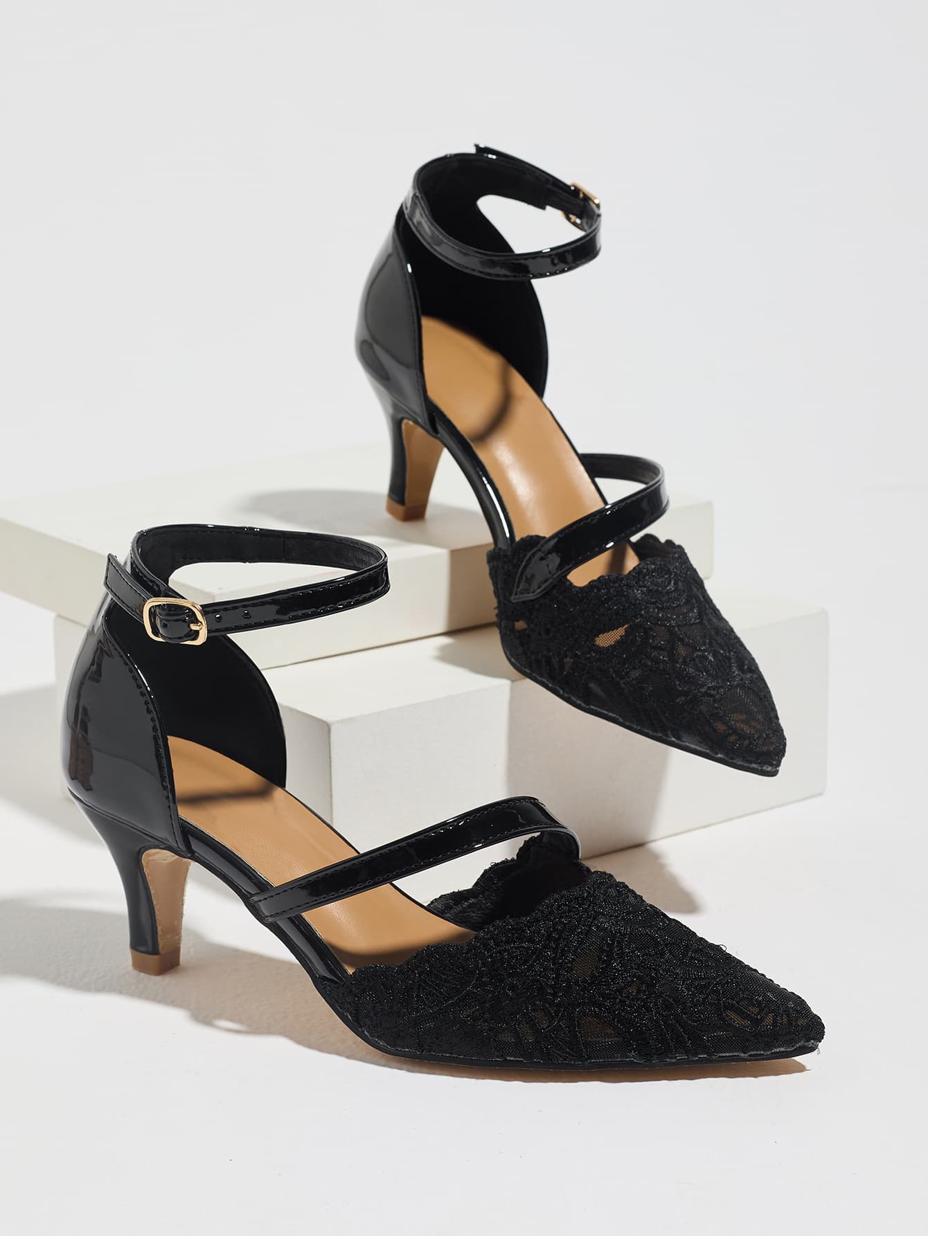 2026 New Women's Cross-Border Trade Plus Size Lace Patch Hollow Fairy Style French Shallow High Heel Shoes.