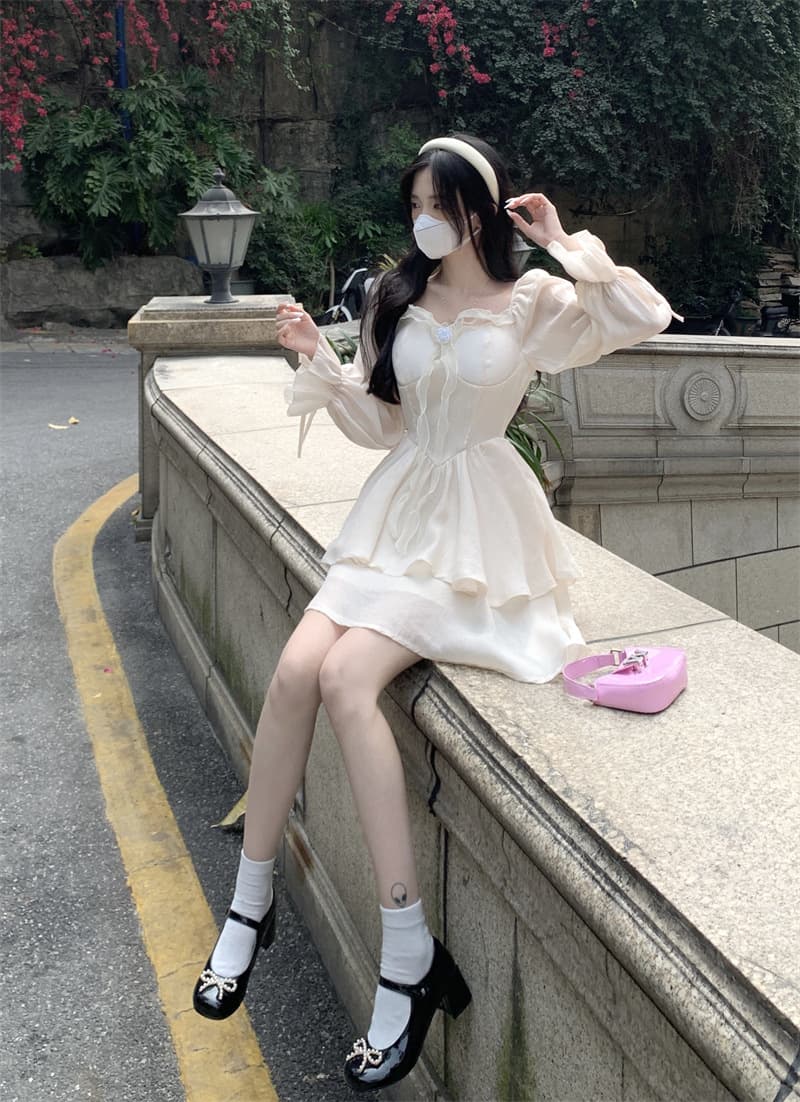 French Pure Desire Hot Girl Flared Sleeve Square Neck Dress for Women Spring Autumn Gentle Style Waist-Cinching Slimming Princess Puffy Skirt