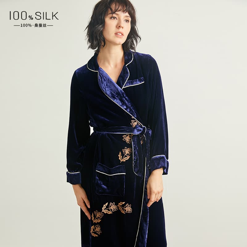 Heavyweight Silk Nightgown for Women, 100% Mulberry Silk Velvet Embroidery, Autumn and Winter Warm Bathrobe, Long-Sleeved Home Wear, Morning Robe