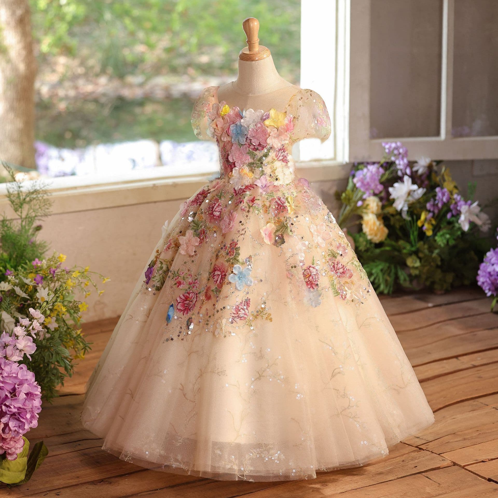 Girls Sweet Floral Princess Dress 2026 New Light Luxury Children's Stage Puffy Tulle Dress Piano Performance Costume