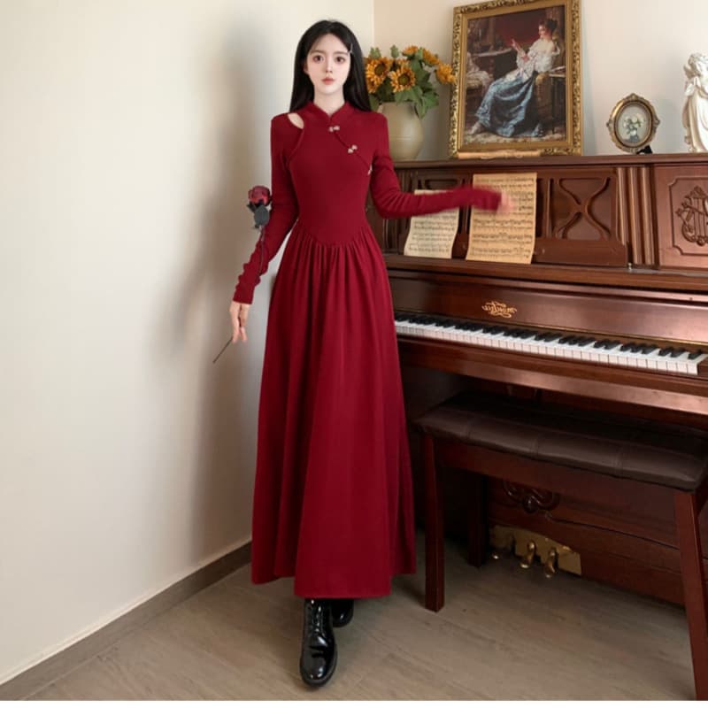 Plus Size Fat mm Cut Out Long-Sleeved Dress Women's Autumn and Winter New French High-End Hepburn Style Black Waist Long Skirt
