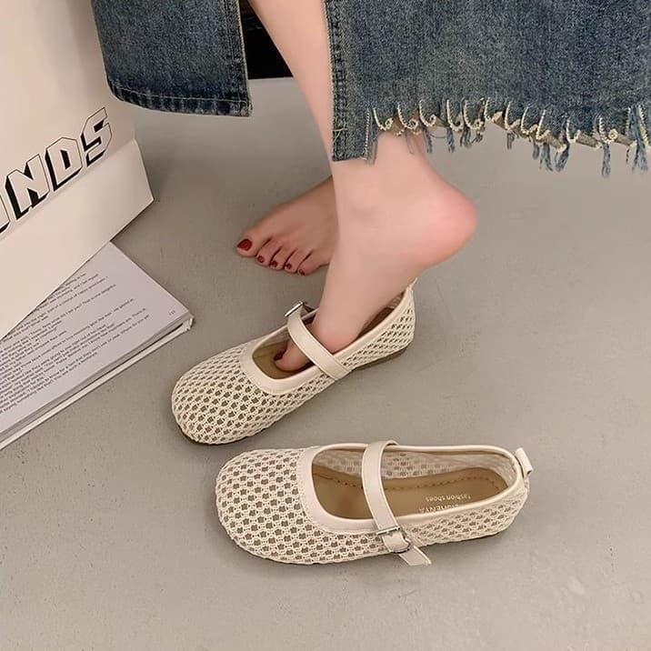 Retro Hollow-Out Woven Breathable Women's Flats 2026 Spring New Round-Toe Slip-On Versatile Mary Jane Shoes