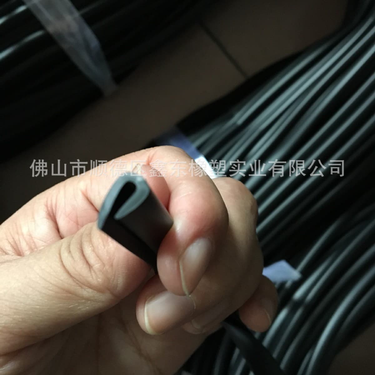 U-shaped rubber sealing strip glass plate edge sealing strip edge protection edge banding sound insulation sealing clip