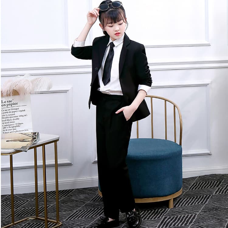 Girls' blazer set, 2022 new style, fashionable runway suit, perfect for street performances, black, suitable for medium and large children, spring and autumn.