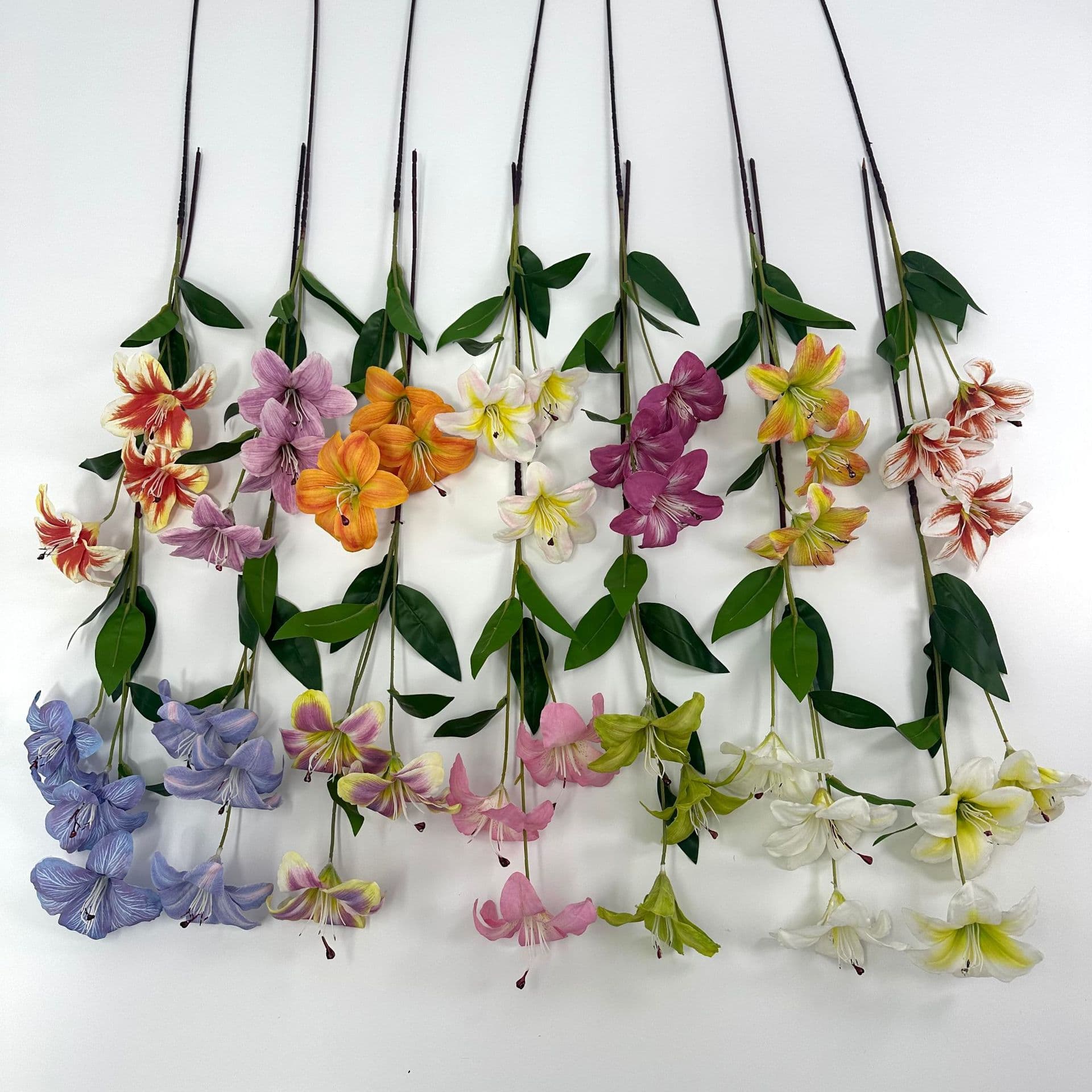 Elegant Hemerocallis lily, flame orchid lily, artificial flowers for hotel wedding banquet hall decoration, artificial flowers for photography and landscaping