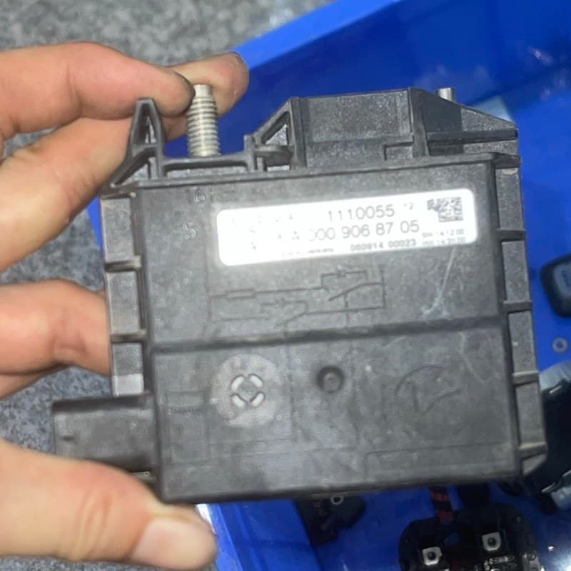 Applicable to Mercedes-Benz 212 213 222 253 166 247 207 204 205 breaker and current limiter