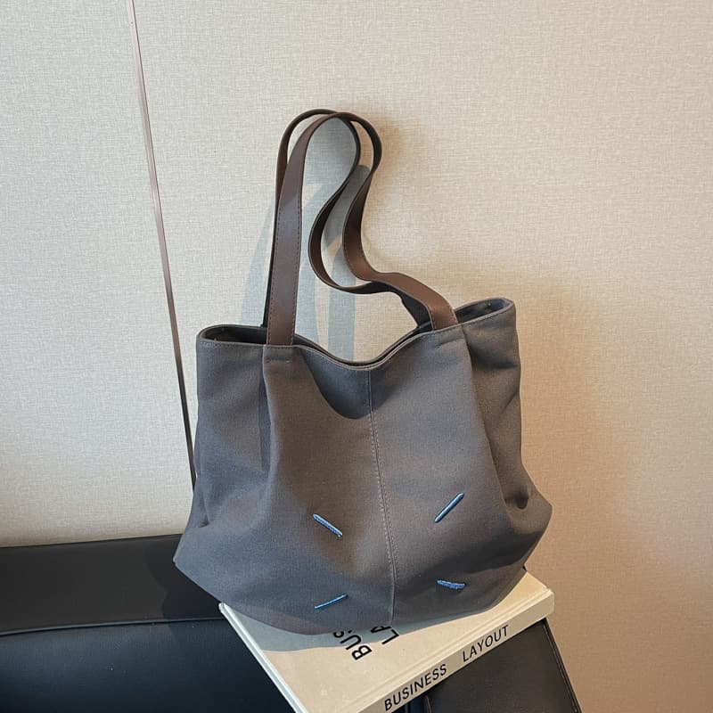 Casual Large Capacity Canvas Tote Bag Fashionable Single Shoulder Bag Simple Match Urban Style PU Material Zipper Opening for Commuting And Class