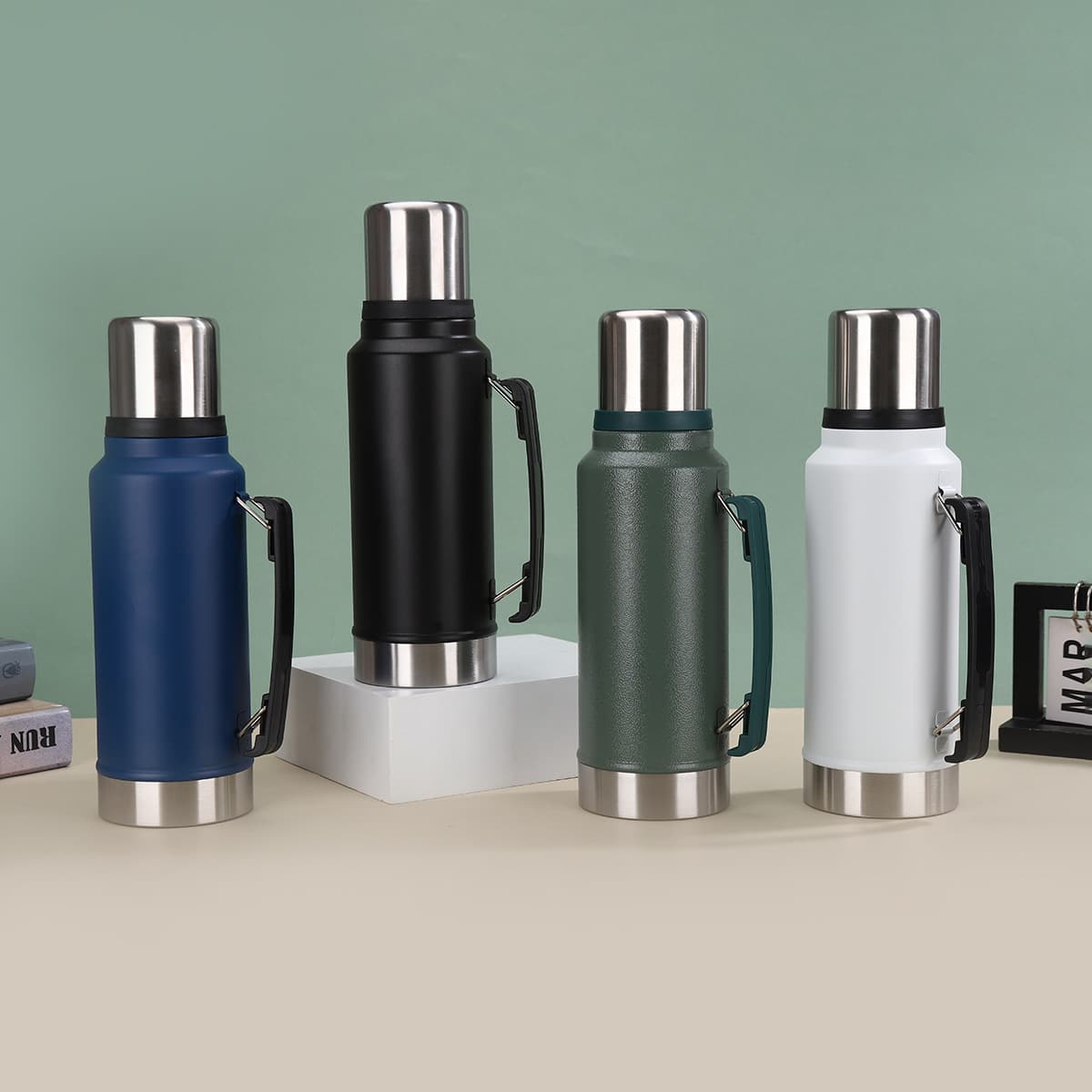 304 Stainless Steel Large Capacity Travel Bottle Outdoor Portable Insulated Bottle