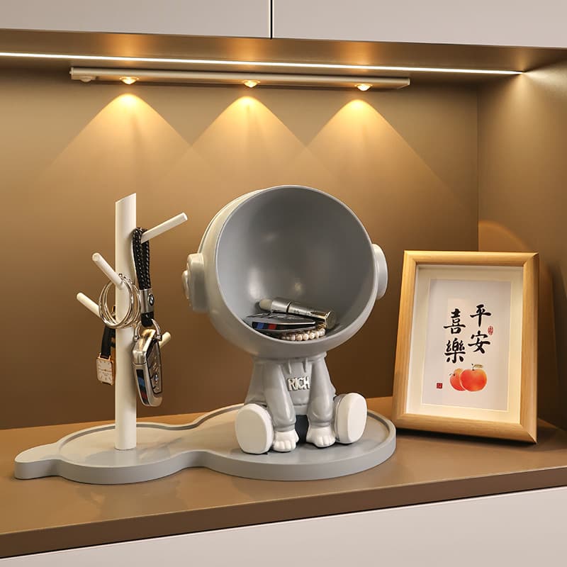 Creative Astronaut Entryway Key Holder Decorative Organizer Home Living Room Gift for Housewarming